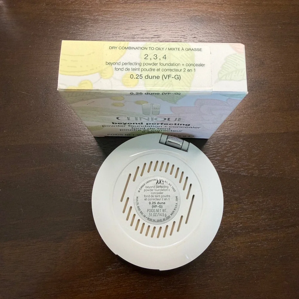 Clinique Beyond Perfecting Powder Foundation + Concealer